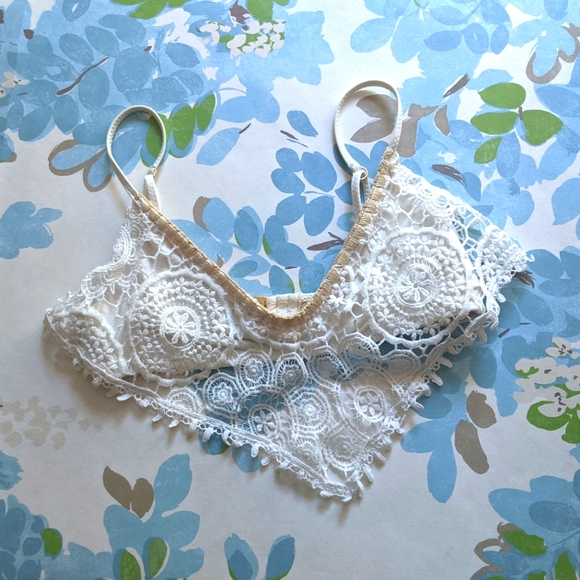 Ale by Allesandra Other - Ale by Allesandra fun lace Bikini Swim top. Large